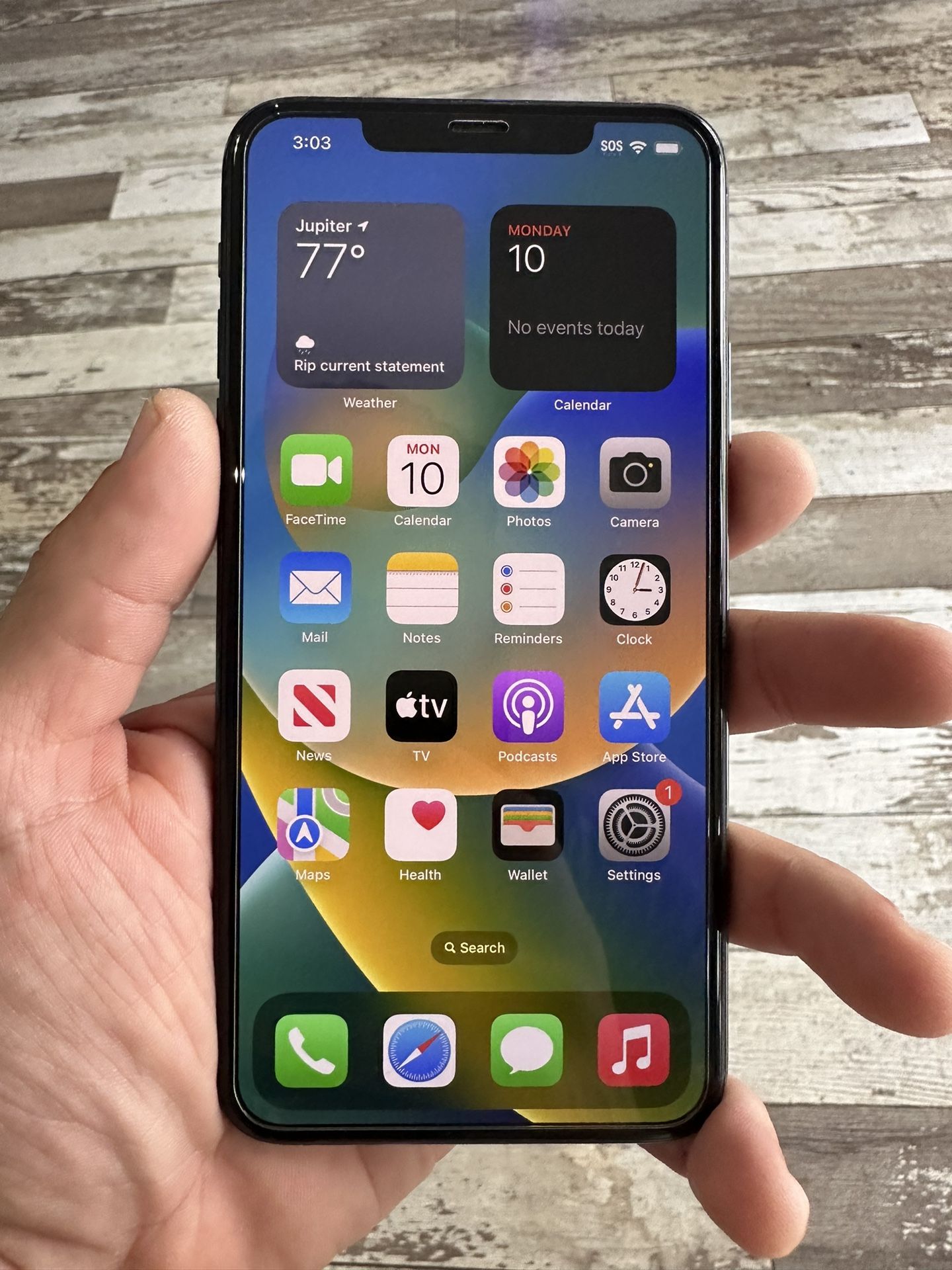 iPhone 11 Pro Max 256GB Unlocked For Any Network W/ New Tempered Glass Screen Protector And Charger!