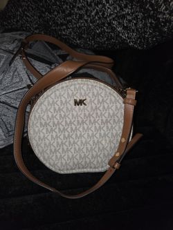 Michael Kors crossbody clean