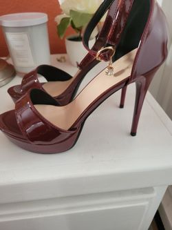 NEW! Burgundy heels