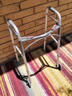 Drive 10210‑4 Deluxe 2‑Wheel Folding Walker – Like New – Height Adjust