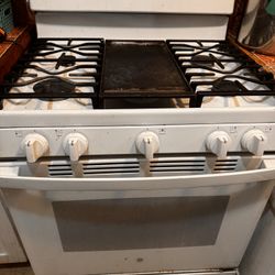 Gas. range.  only $300.