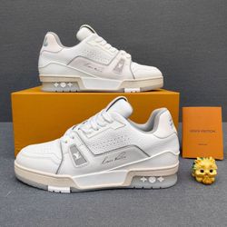 Louis Vuitton Men’s Sneaker With Box New
