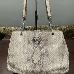 MICHAEL KORS FULTON SILVER CHAIN PEARL GREY SNAKE EMBOSSED LEATHER SHOULDER BAG