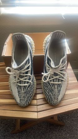 YEEZY 350 V2 ZEBRA - SIZE 11.5
