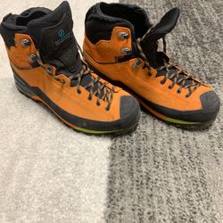 Lightweight Backpacking Mountaineering Boots