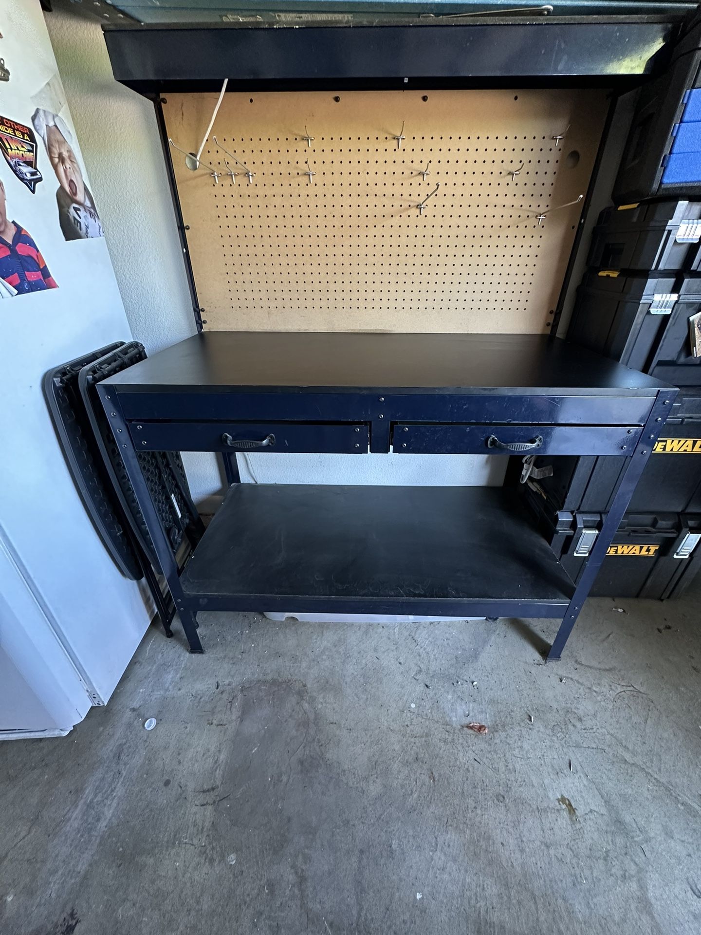 Work Bench With Light And Plugs