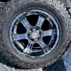 Like NEW 35X12.50R20 Goodyear Wrangler Ultra Terrain Tire