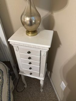 Standing Jewelry Box