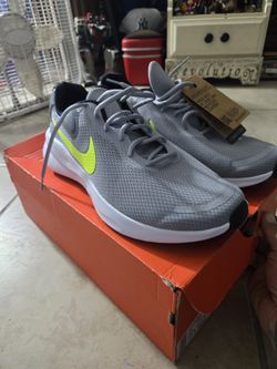 Men's Revolution 7 road running shoes in a Wolf Grey/Volt colorway.  Sz 13