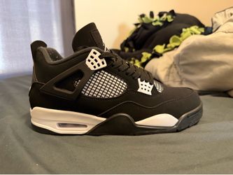 Jordan 4 white thunder size 9.5
