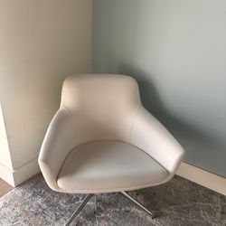 Chic Lounge Chairs for Beauty Suite | Like New (Set Available)
