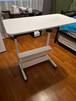Adjustable bedside table