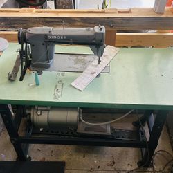 Singer Sewing Machine 
