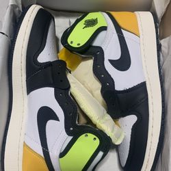 Air Jordan Retro 1 Volt