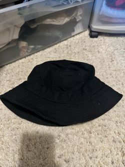 Black bucket hat