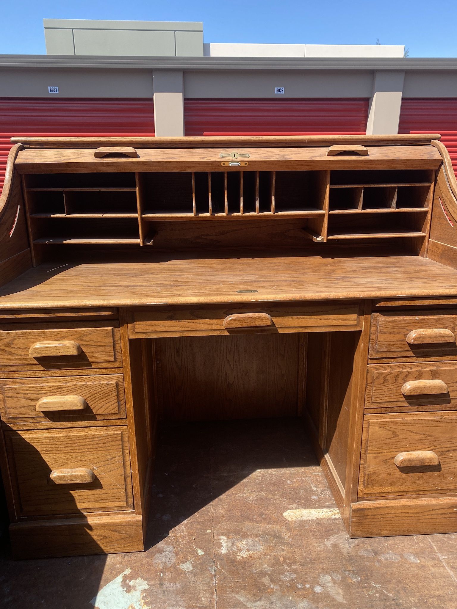 Vintage Solid Oak Roll-Top Desk – Classic Storage & Style