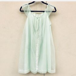 1950s Vintage Pin Up Style Nigh Gown Mint Pastel Green