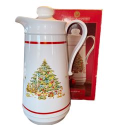 Hometrends Plastic Thermos Coffee Carafe  Pitcher Christmas Tree Glass Liner   Excellent pre owned condition. Great for those holiday gatherings! Can 