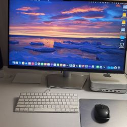 M2 Apple Mac Mini With 27 Inch Dell 27 Inch 4k Monitor And Apple Keyboard