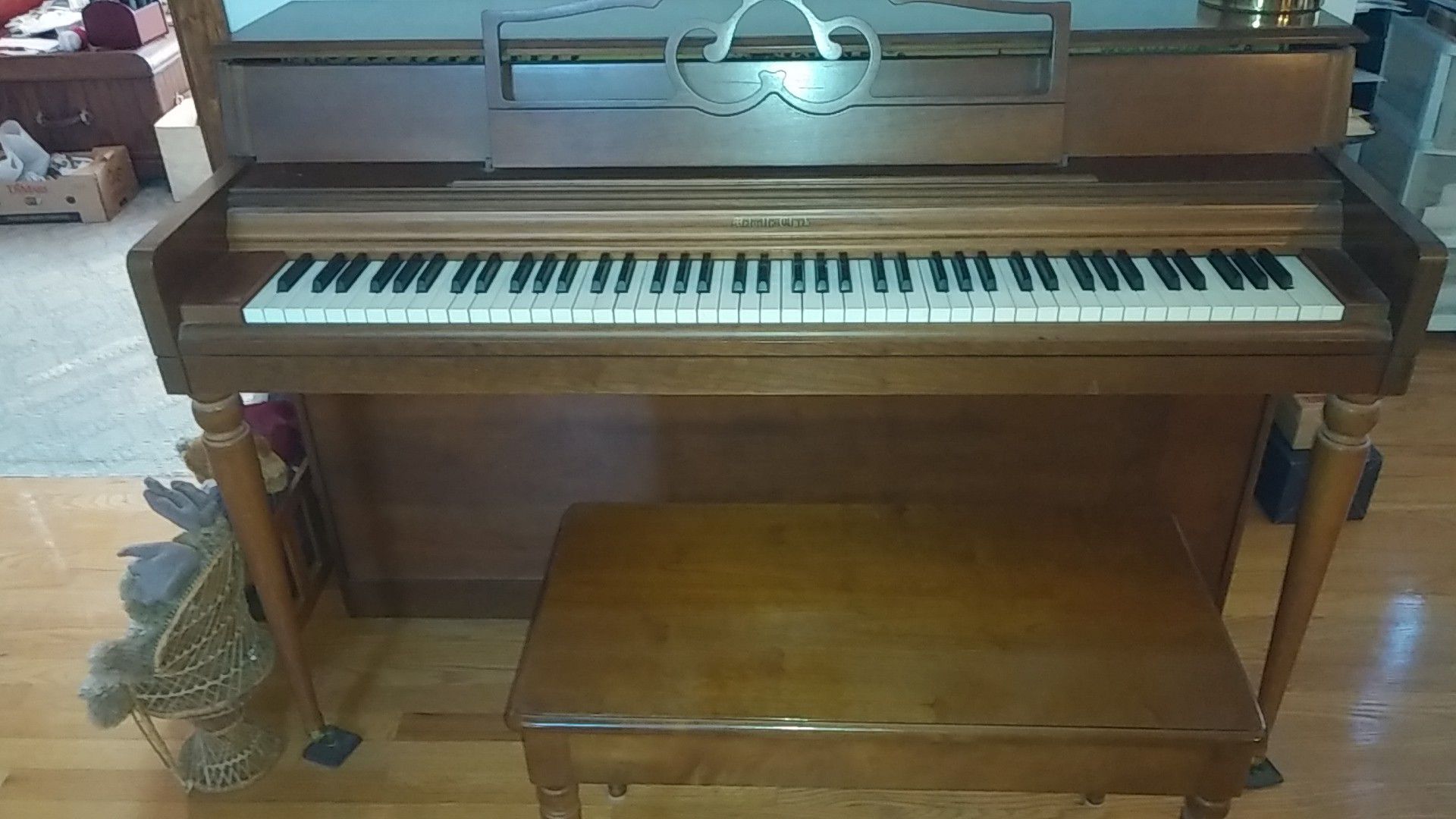 Spinet panio with bench