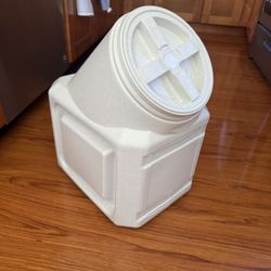 GAMMA2 Vittles Vault Stackable Pet Food Container 40 lbs