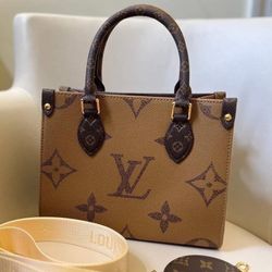 LOUIS VUITTON OnTheGo PM 