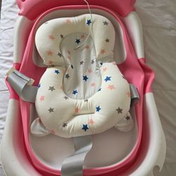 Compact Baby Girl Bathtub