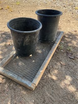 Pots and sifter