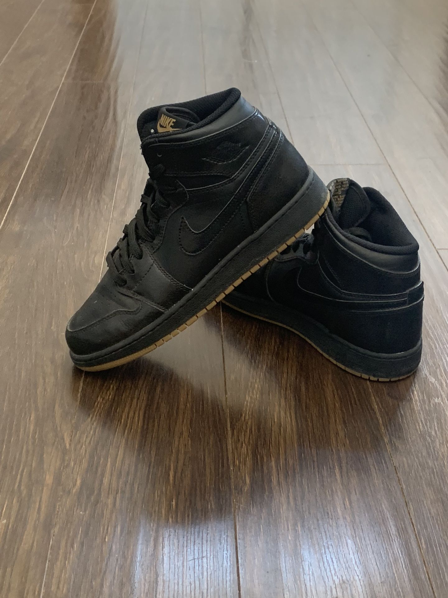 Jordan Retro Black Gum