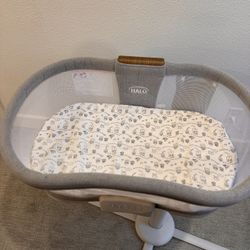 HALO BassiNest luxe Swivel Sleeper