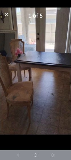 $80 or best offer dining room kitchen table EUC