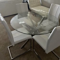 ROUND DINING TABLE in Silver 👌🏻👌🏻