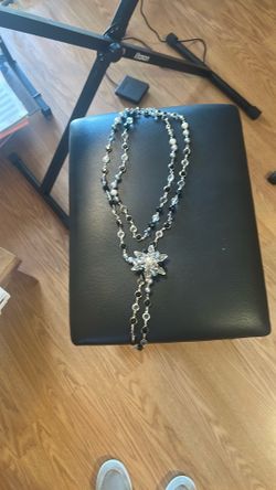 Beaded Long Chain With Flower Shaped Brooch
