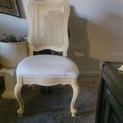6 In Perfect Shape Dinning Chairs And Table WITH 2 Leaves