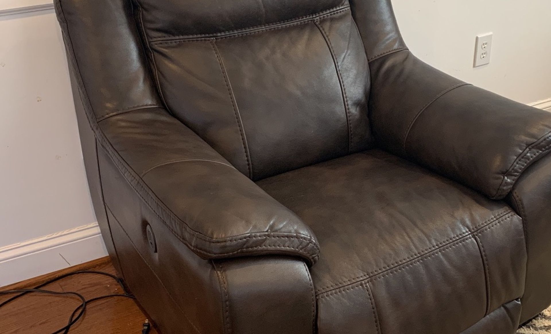 Leather Recliner (works great, automatic)