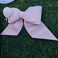 Backdrop Bow