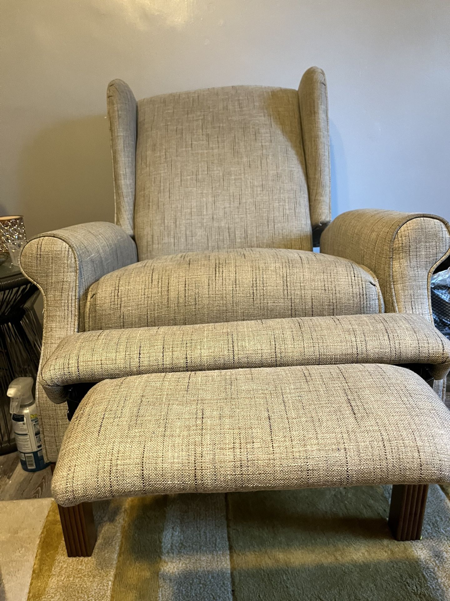 Lazy boy Recliner/ Must Pick Up /100.00