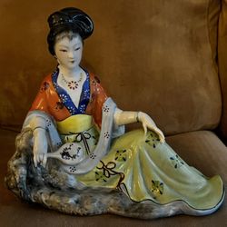 Gorgeous Vintage Porcelain Geisha Statue