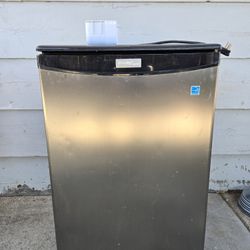 Compact Refrigerator 