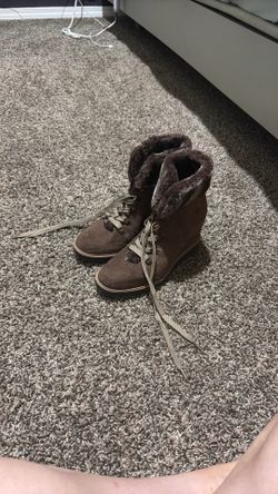 Dr.Scholl’s heeled winter boots (size 8)