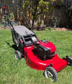Craftsman Self-propelled Lawnmower With Blades Control