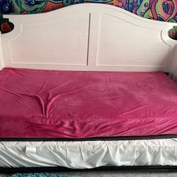 Bedroom Furniture Set