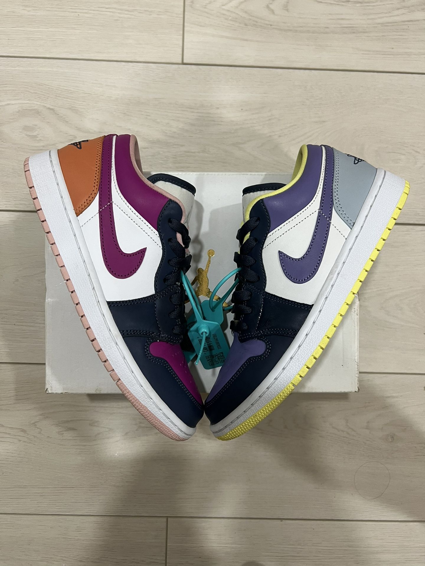 Jordan 1 Low ‘Mismatched-Purple Magenta’