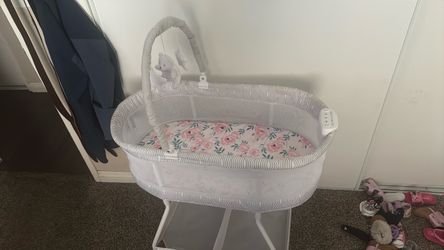 Delta Children Bassinet