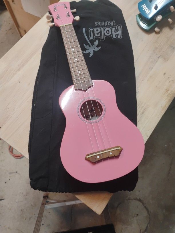 Ukulele - Hola Pink With Bag