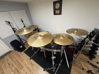 Cymbals plus drum rack