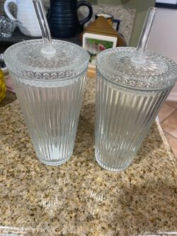 Ribbed Glass Tumbler Set with Lids and Straws