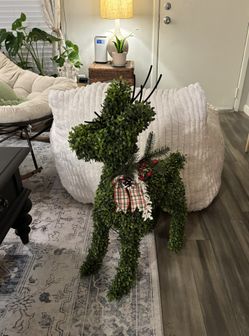 🎄Cute Artificial Greenery Reindeer Indoor Outdoor.