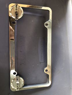 License frame Nissan