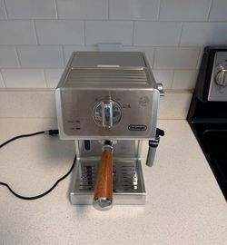DeLonghi 15 Bar Pump Espresso Maker